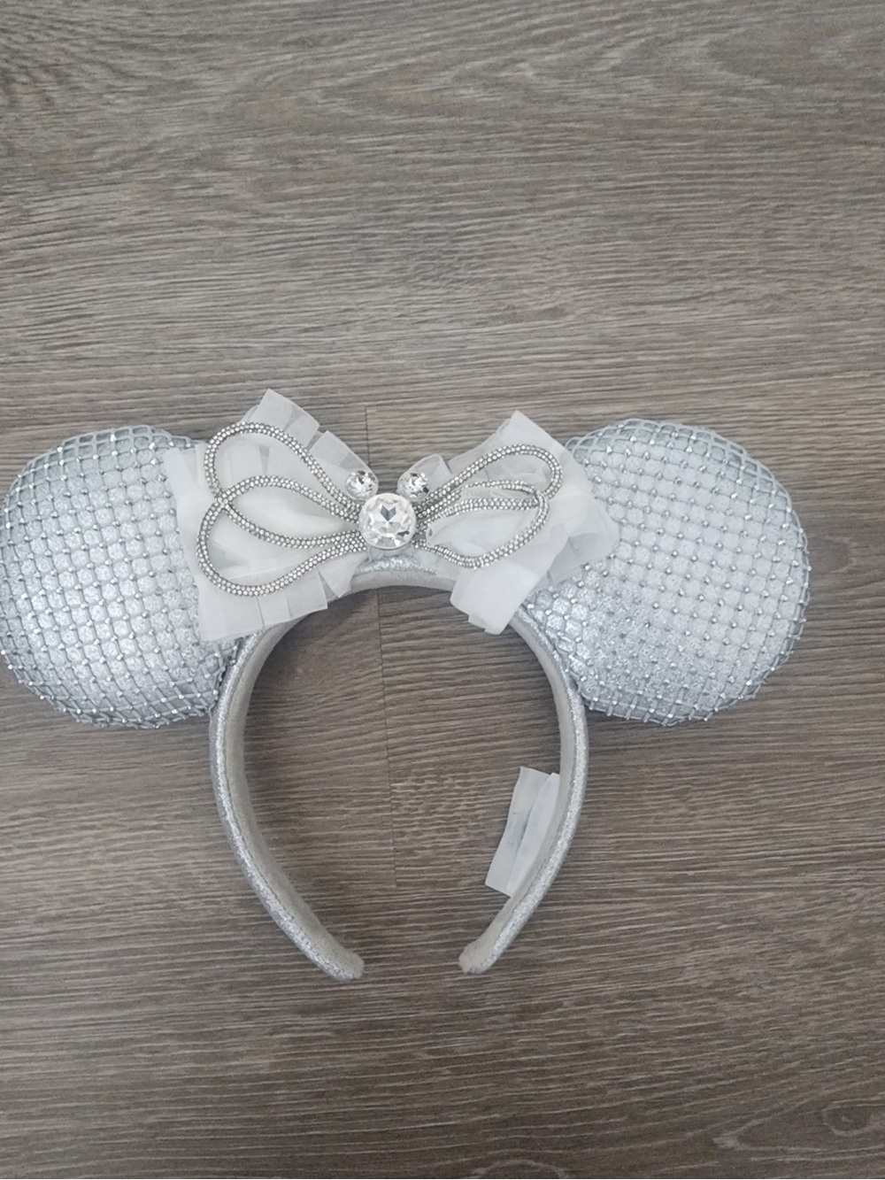 Rare Disney Parks 2024 Holiday Gem Minnie Ears Limited edition.
